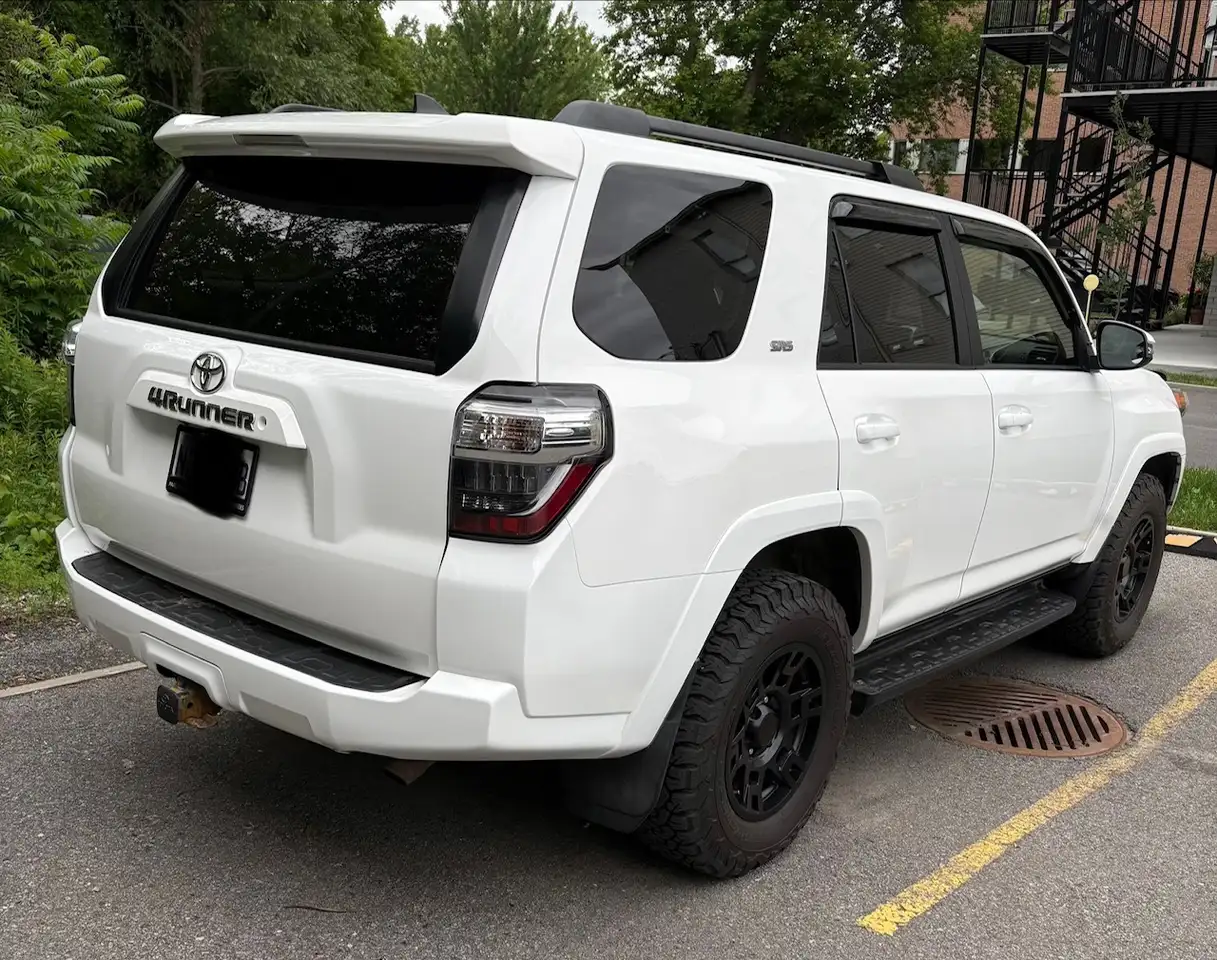Toyota 4-Runner снимка Toyota 4-Runner