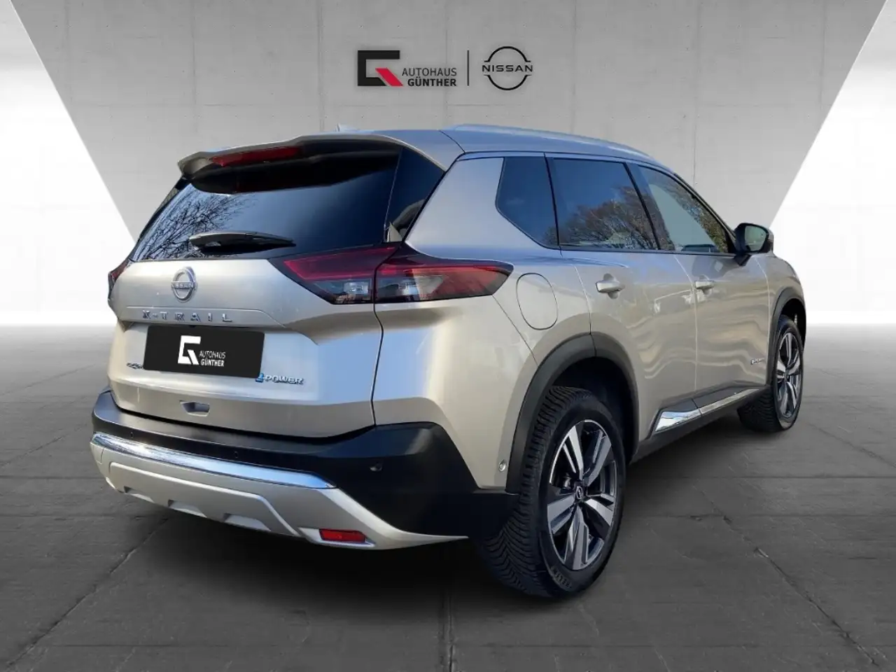 Nissan X-Trail TEKNA 213PS Automatik 4x4 360° Winter/HUD 4