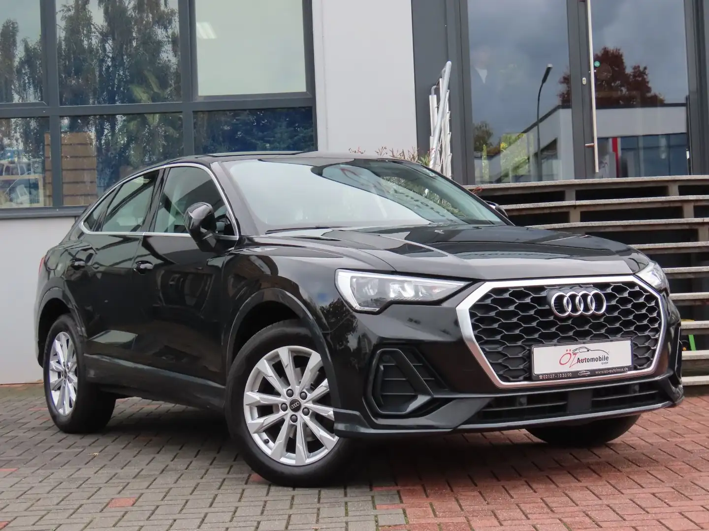 Audi Q3 Sportback 35 TDI Autom. Navigation Klimaauto. Zwart - 1