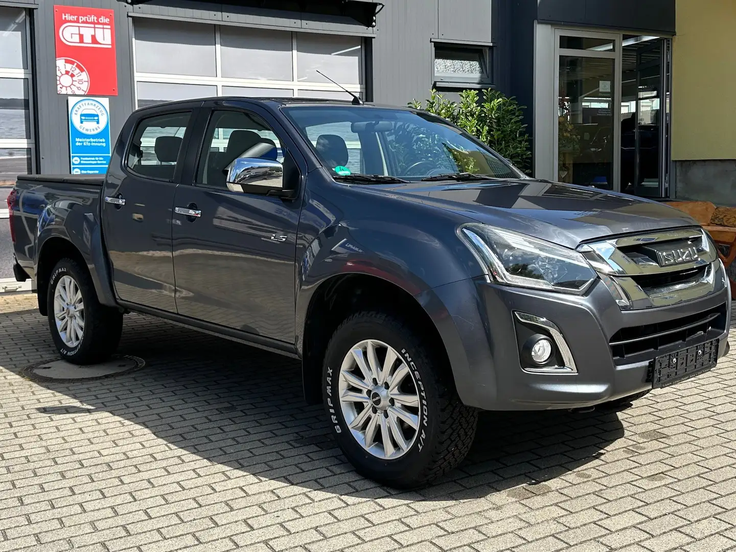 Isuzu D-Max 4x4 Double Cab LS MT Gris - 1