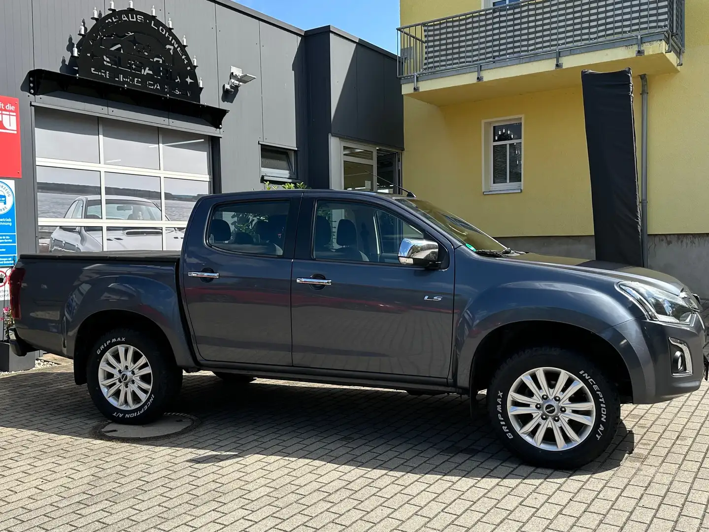 Isuzu D-Max 4x4 Double Cab LS MT Gris - 2