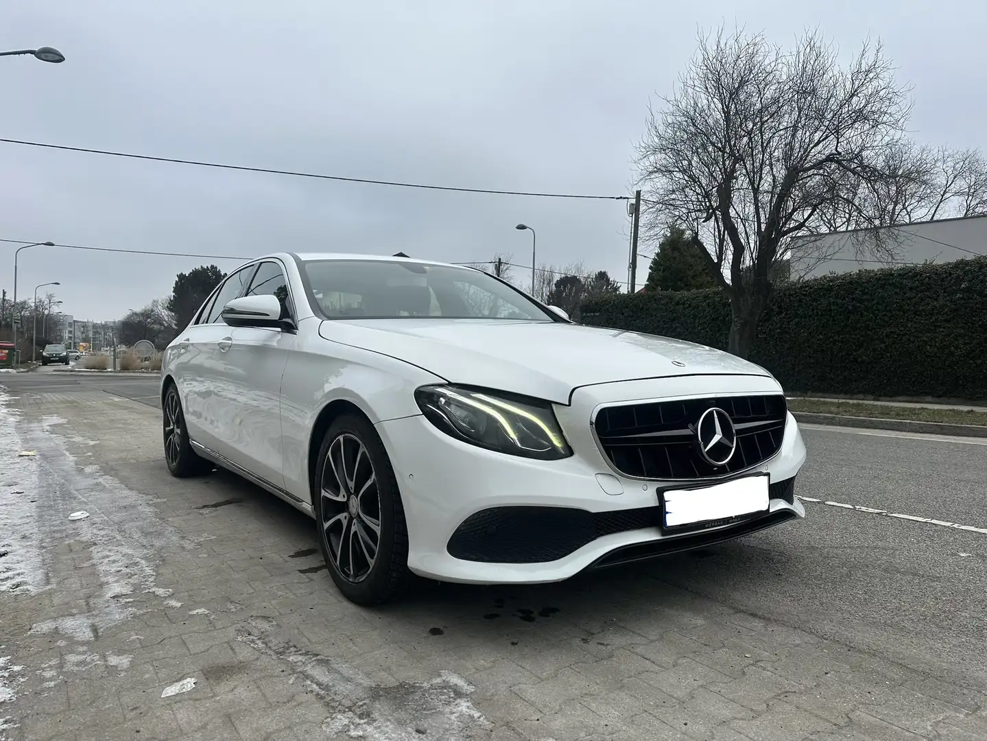 Mercedes-Benz E 200 d 9G-TRONIC - 1