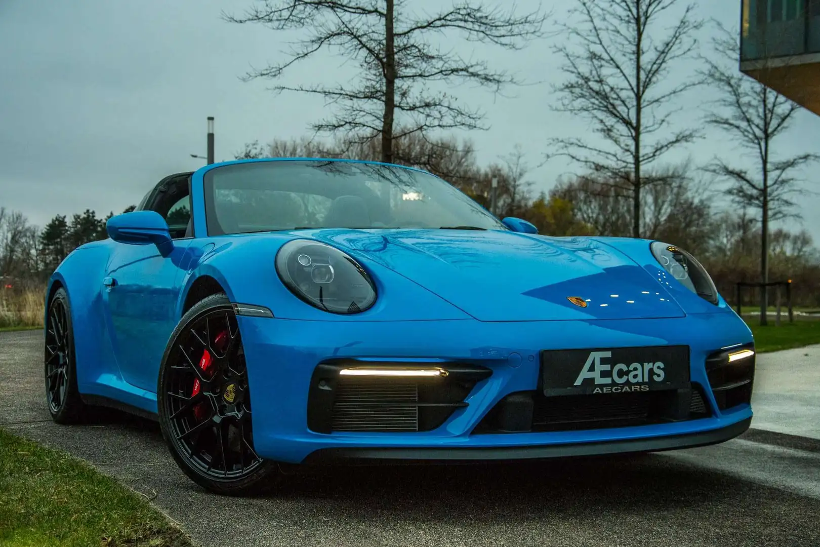 Porsche 992 TARGA 4 GTS *** SHARK BLUE / BELGIAN / 1 OWNER *** Bleu - 2