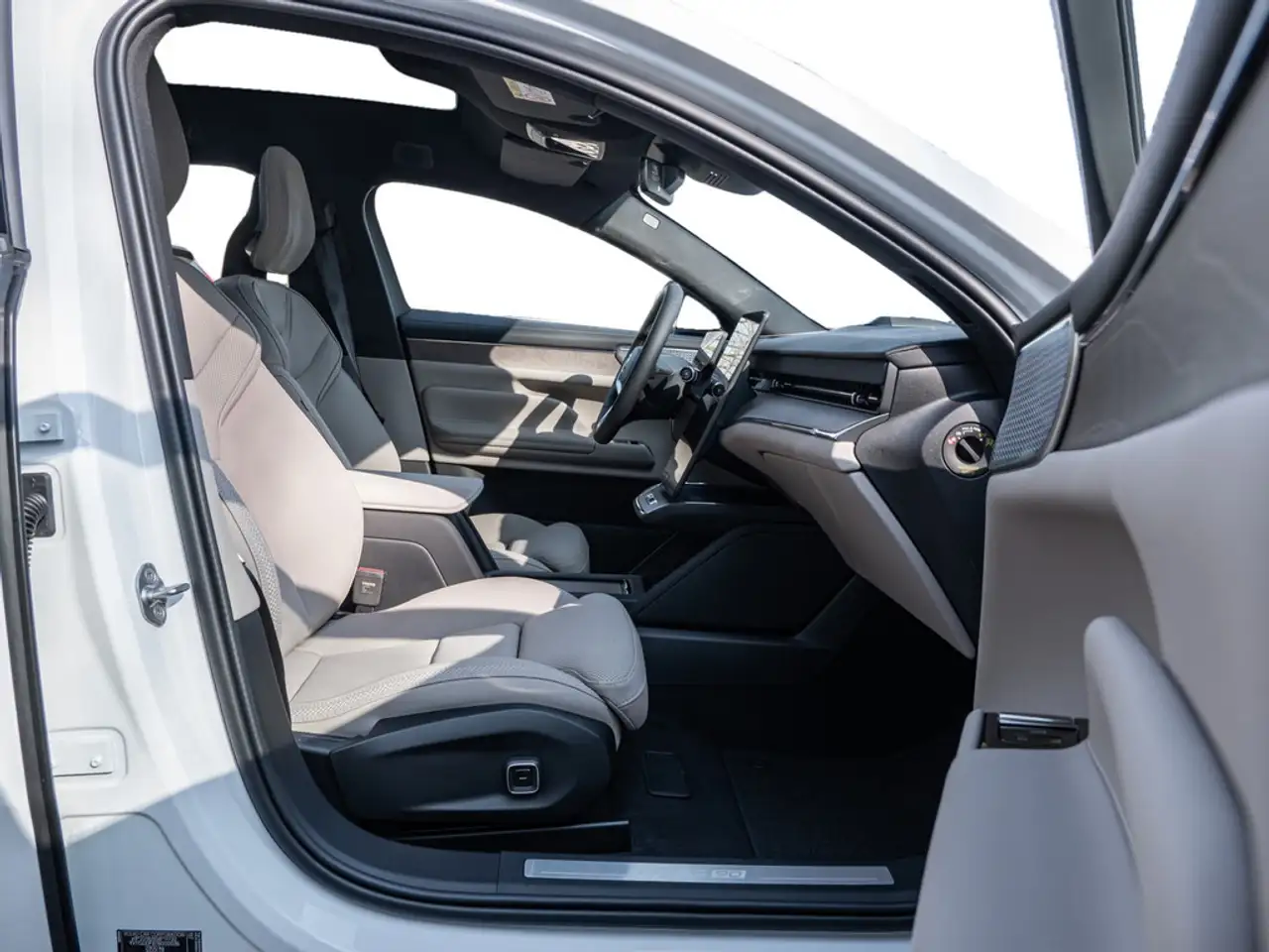 Volvo ES90 2026