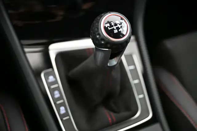 Volkswagen Golf view 25