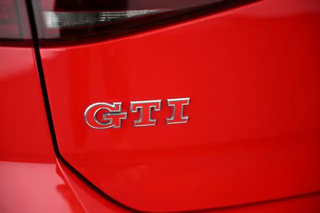 Volkswagen Golf view 14
