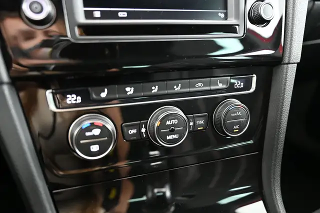 Volkswagen Golf view 24