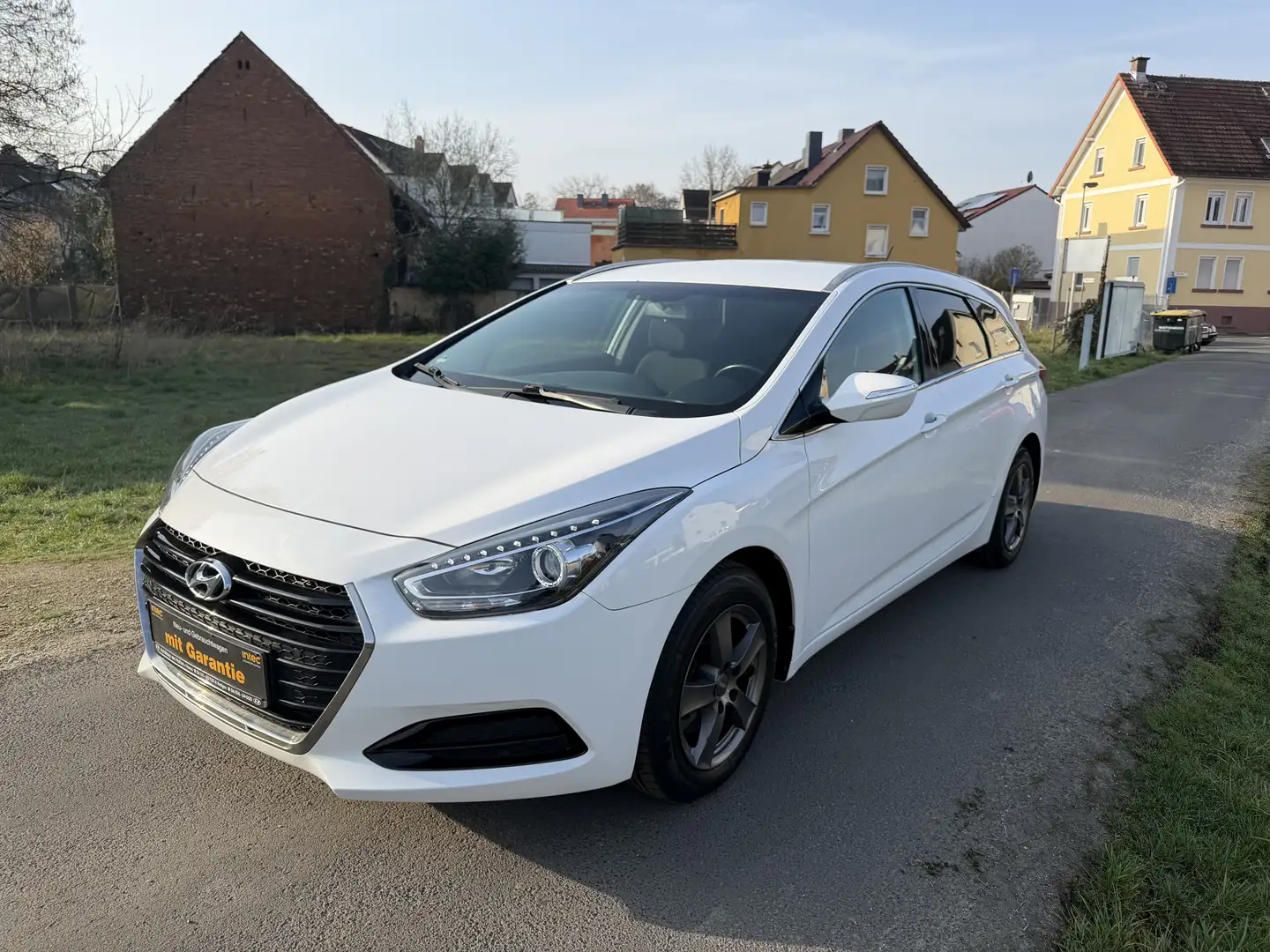 Hyundai i40 1.Hand*AHK*Tempomat*Alu*USB*GARANTIE*HU/AU NEU Weiß - 1