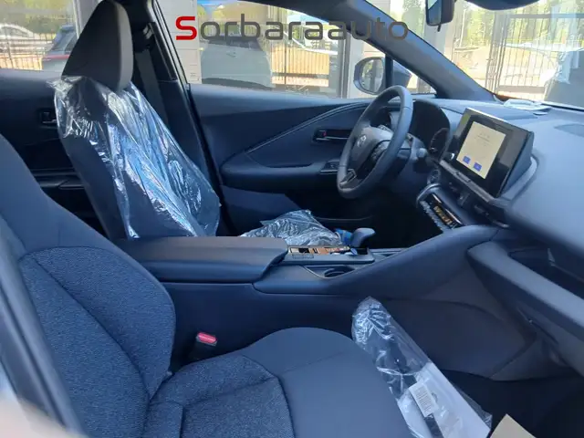 Toyota C-HR view 15