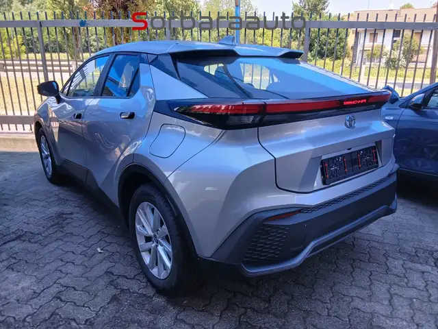 Toyota C-HR view 2