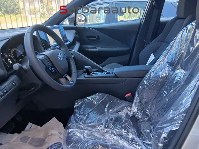 Toyota C-HR view 11