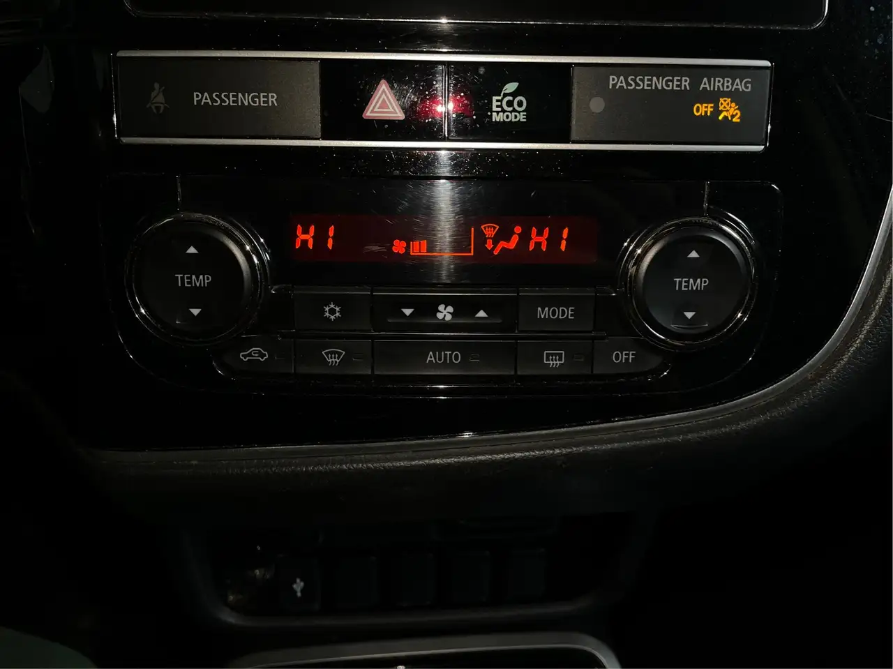 Mitsubishi Outlander снимка Mitsubishi Outlander