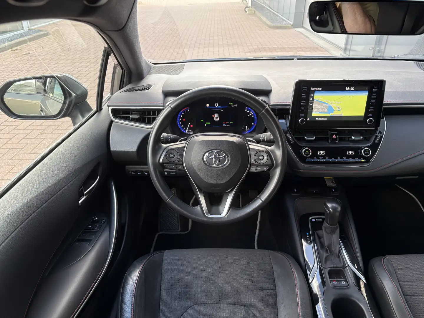 Toyota Corolla Touring Sports 2.0 Hybrid 180pk Premium CAMERA/KEY Vert - 2