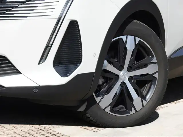 Peugeot 5008 view 5