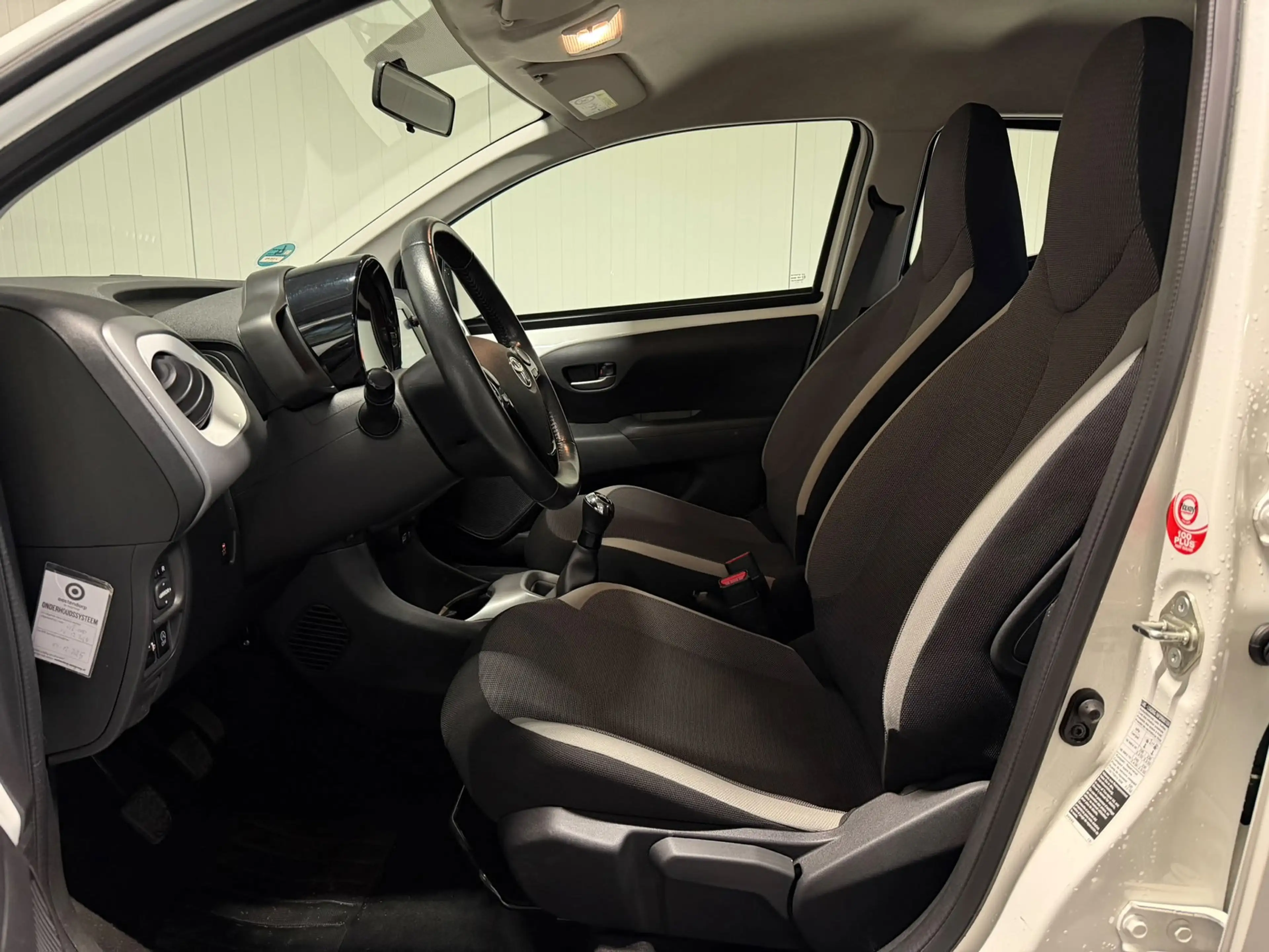 Toyota Aygo 1.0 VVT-i x-play NAVI NL Auto NAP Camera Cruise — photo 9