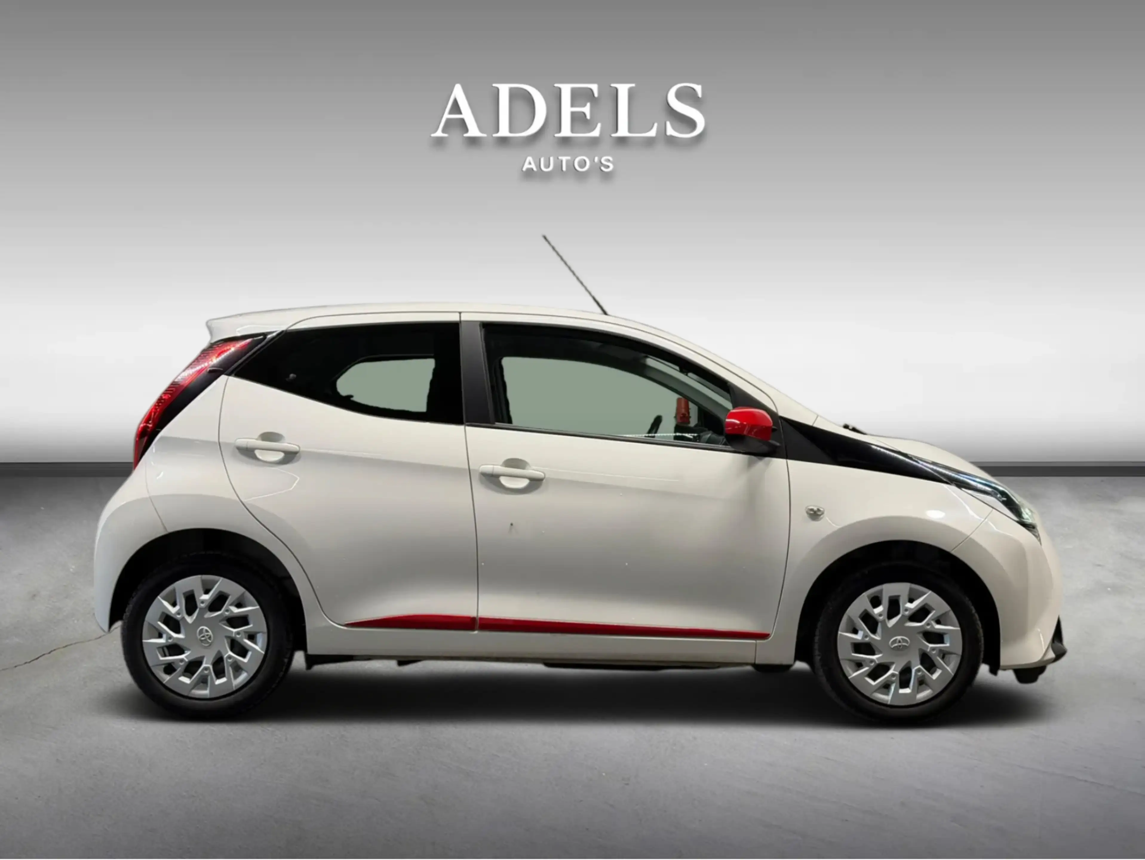 Toyota Aygo 1.0 VVT-i x-play NAVI NL Auto NAP Camera Cruise — photo 4