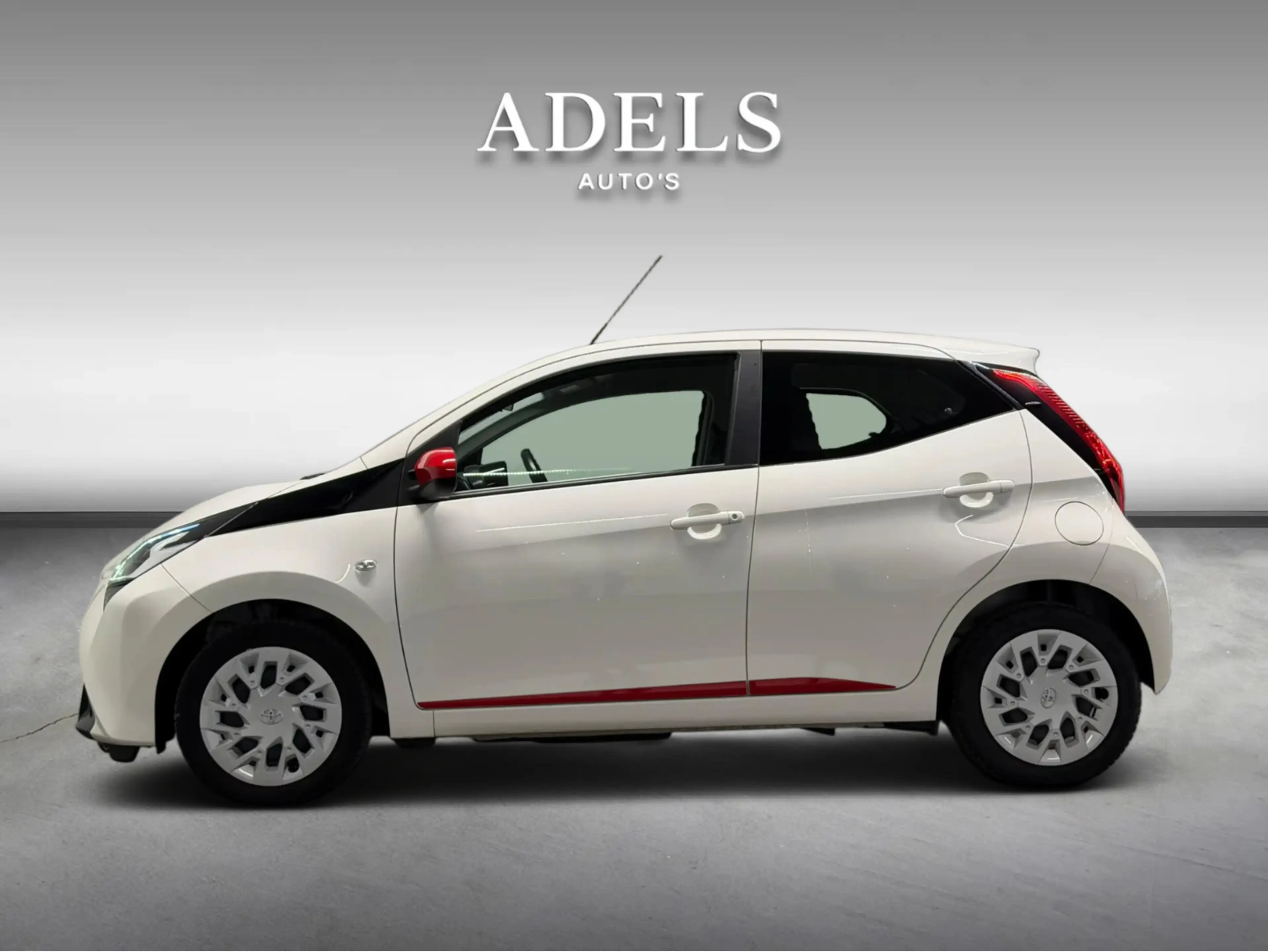 Toyota Aygo 1.0 VVT-i x-play NAVI NL Auto NAP Camera Cruise — photo 3