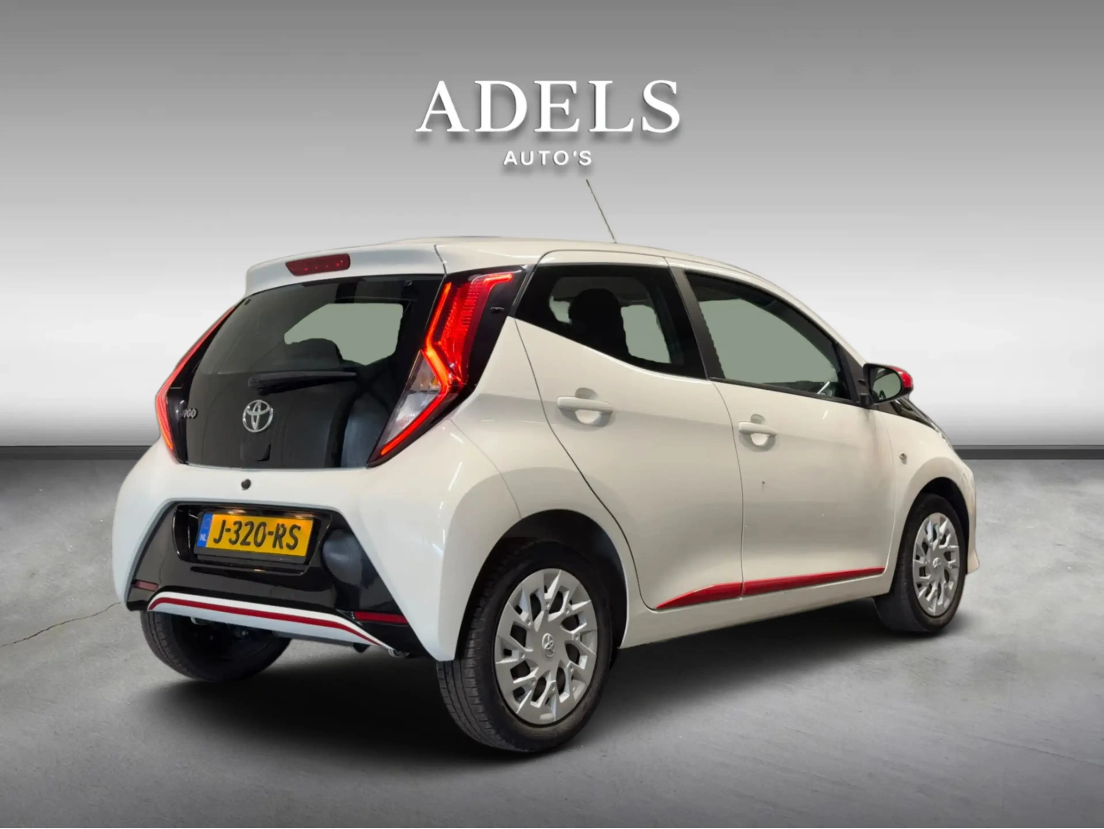Toyota Aygo 1.0 VVT-i x-play NAVI NL Auto NAP Camera Cruise — photo 6