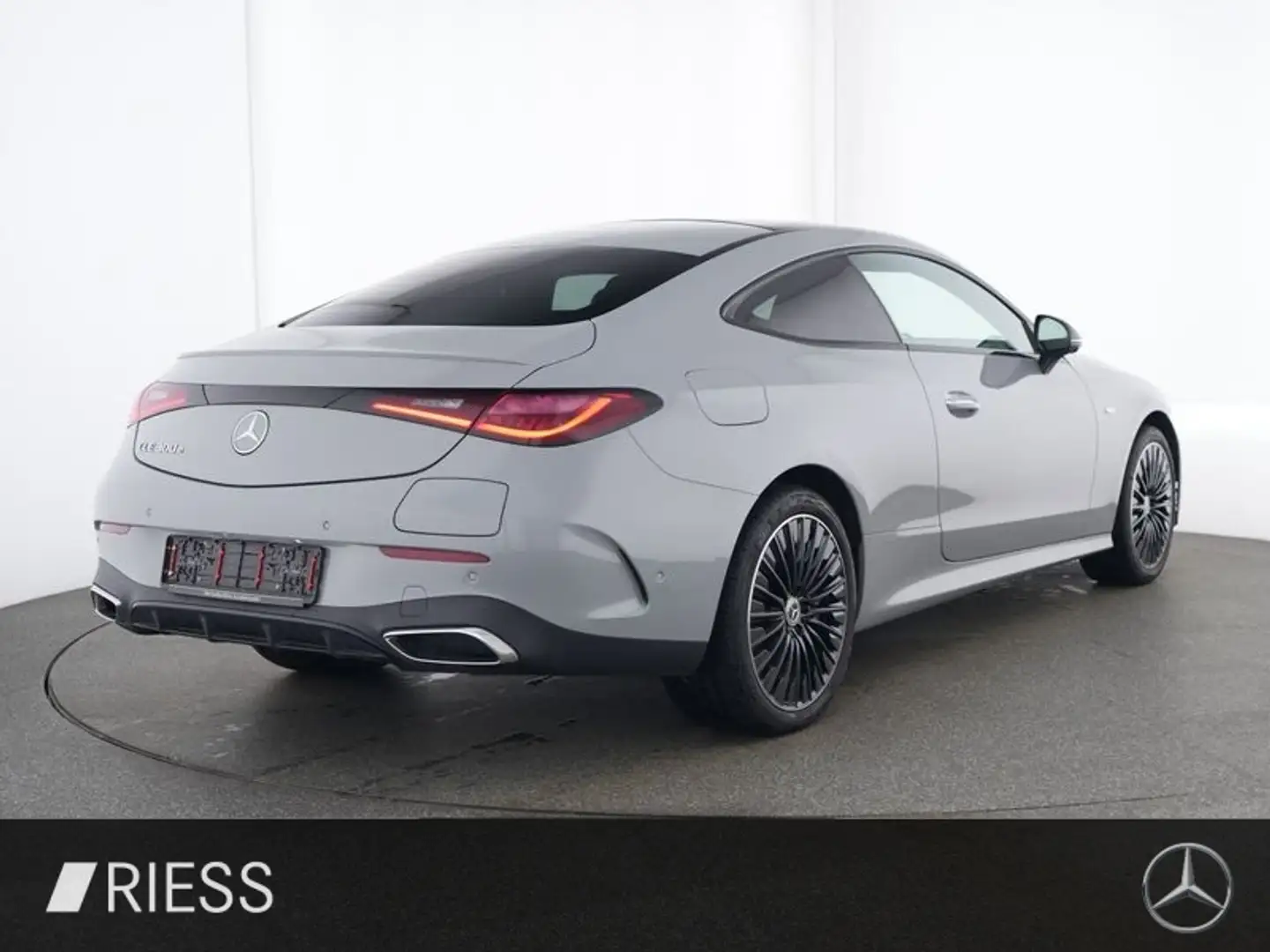Mercedes-Benz CLE 300 e AMG Sport Night Premium Distr Pano 19" Grau - 2