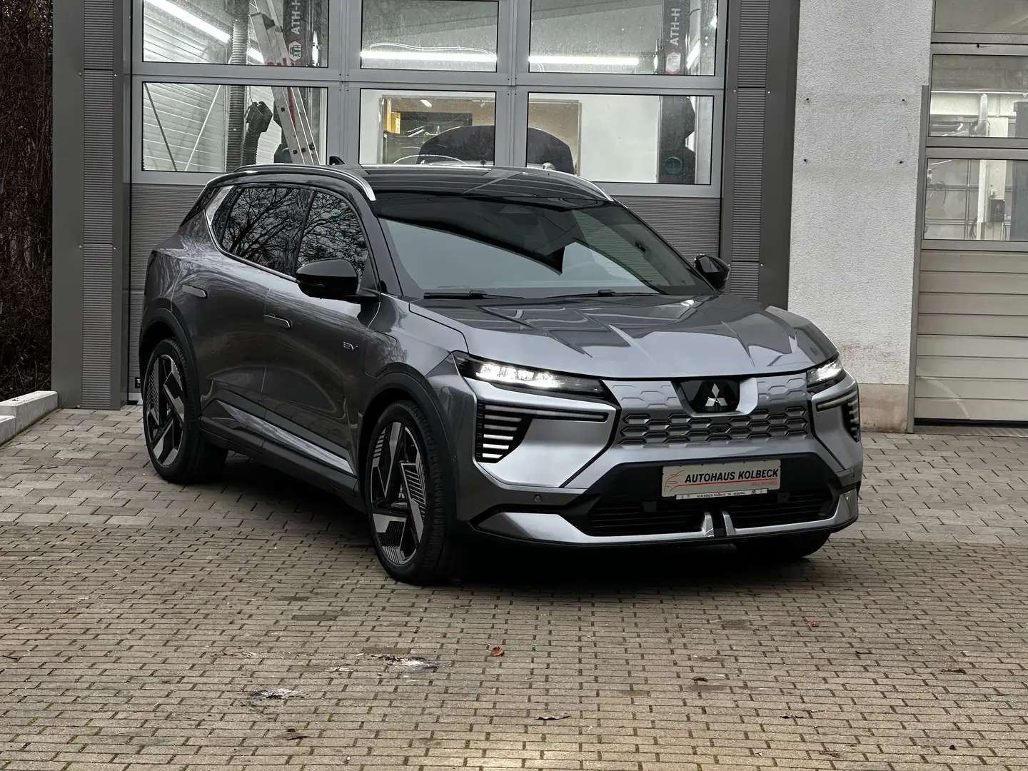 Mitsubishi Eclipse Cross Luxury-Paket 87 kWh (22kW) BEV Vollelektrisch!!! Grau - 1
