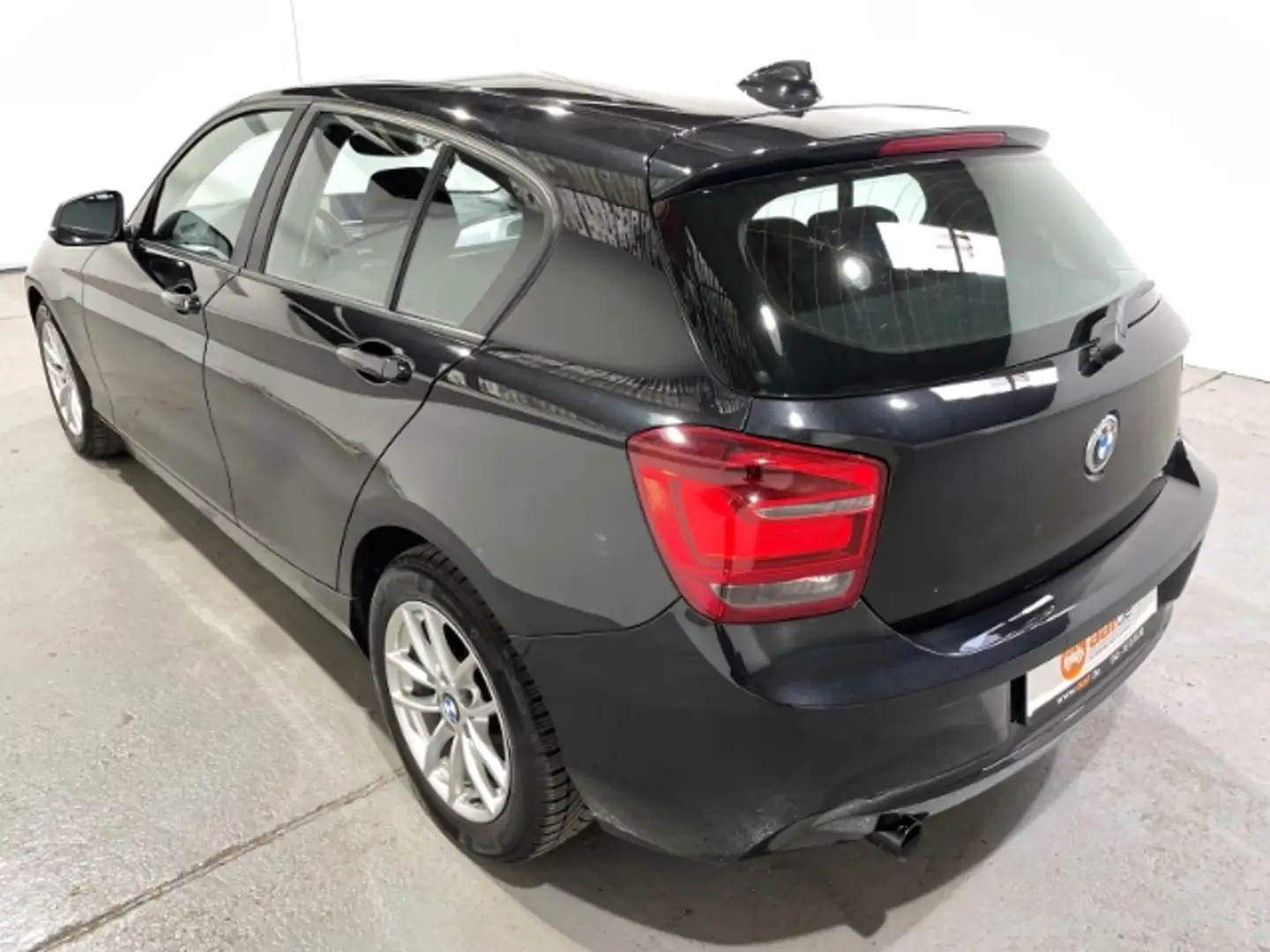 BMW 116 i Klima Navi Xenon Tempomat Pano PDC Schwarz - 2