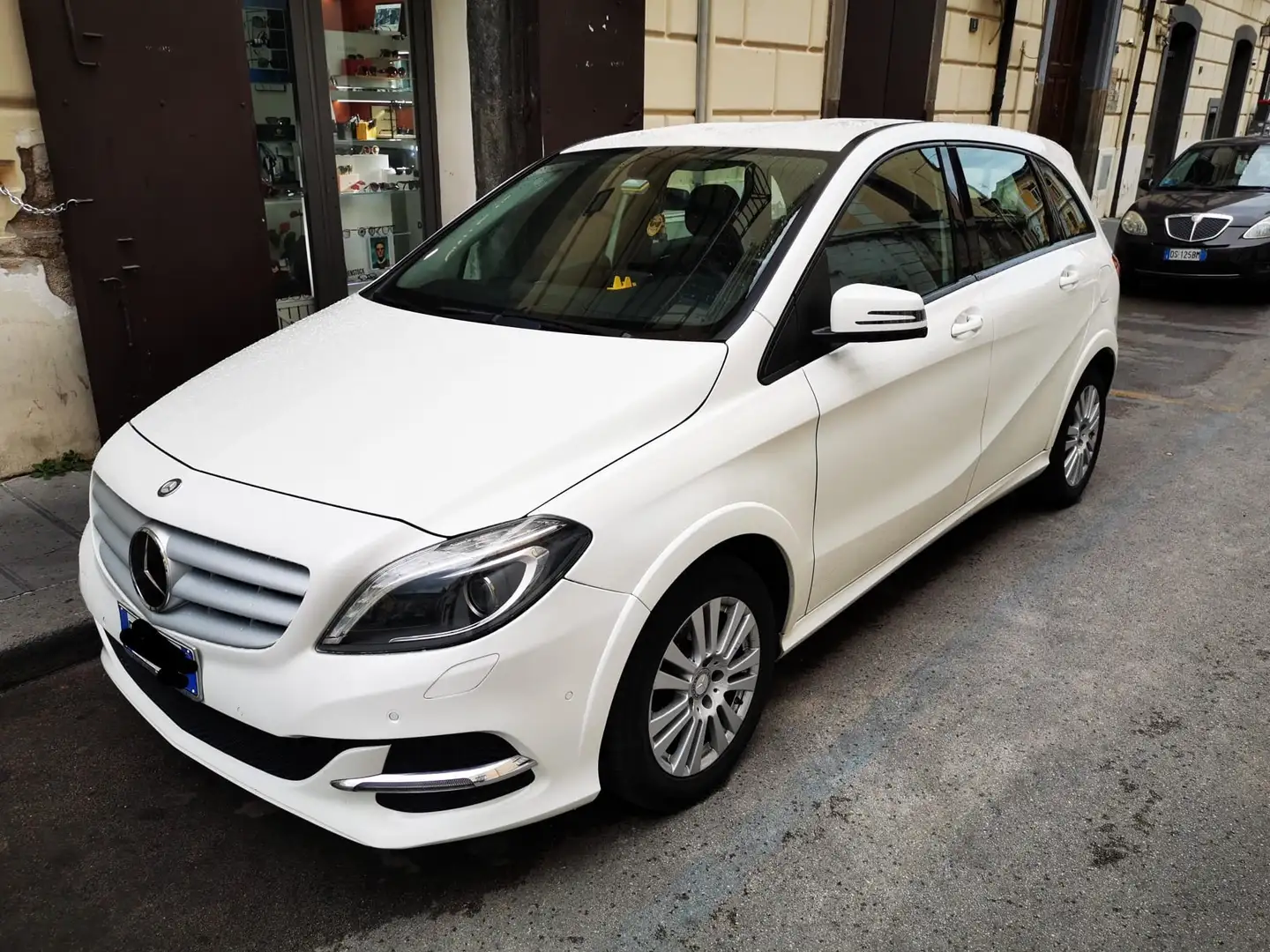 Mercedes-Benz B 200 ngd Premium - 1