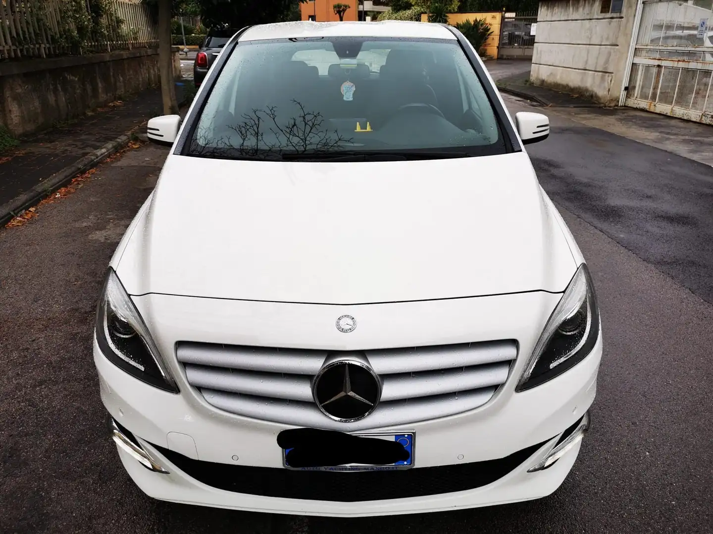 Mercedes-Benz B 200 ngd Premium - 2