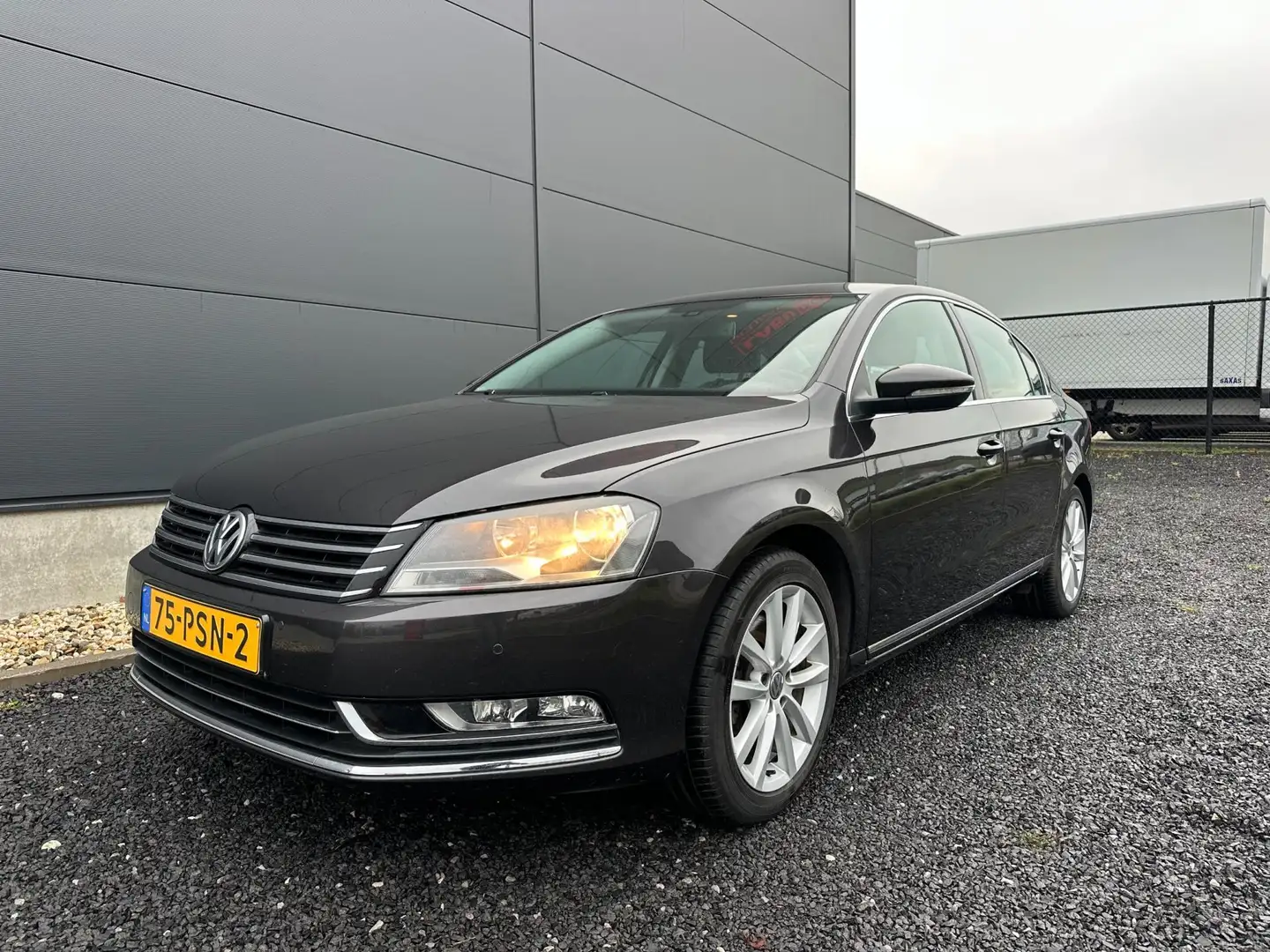 Volkswagen Passat 1.4 TSI Highline BlueMotion Leder/Alcantara | Clim Bruin - 2