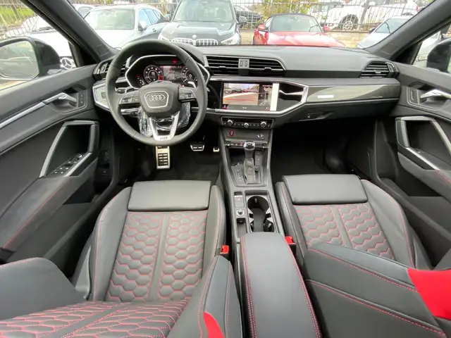 Audi RS Q3 view 8