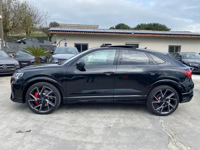 Audi RS Q3 view 9
