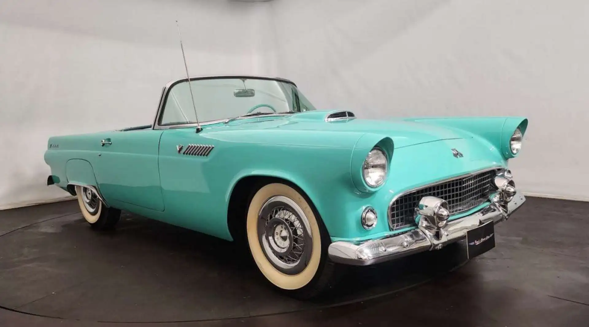 Ford Thunderbird - 1