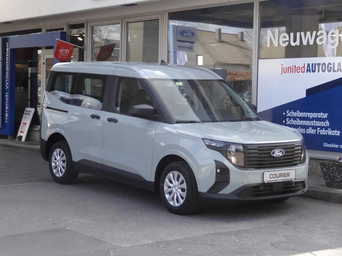 Ford Tourneo Courier 1.0 Trend AUT SYNC4 RFK PDCv+h Grau - 2