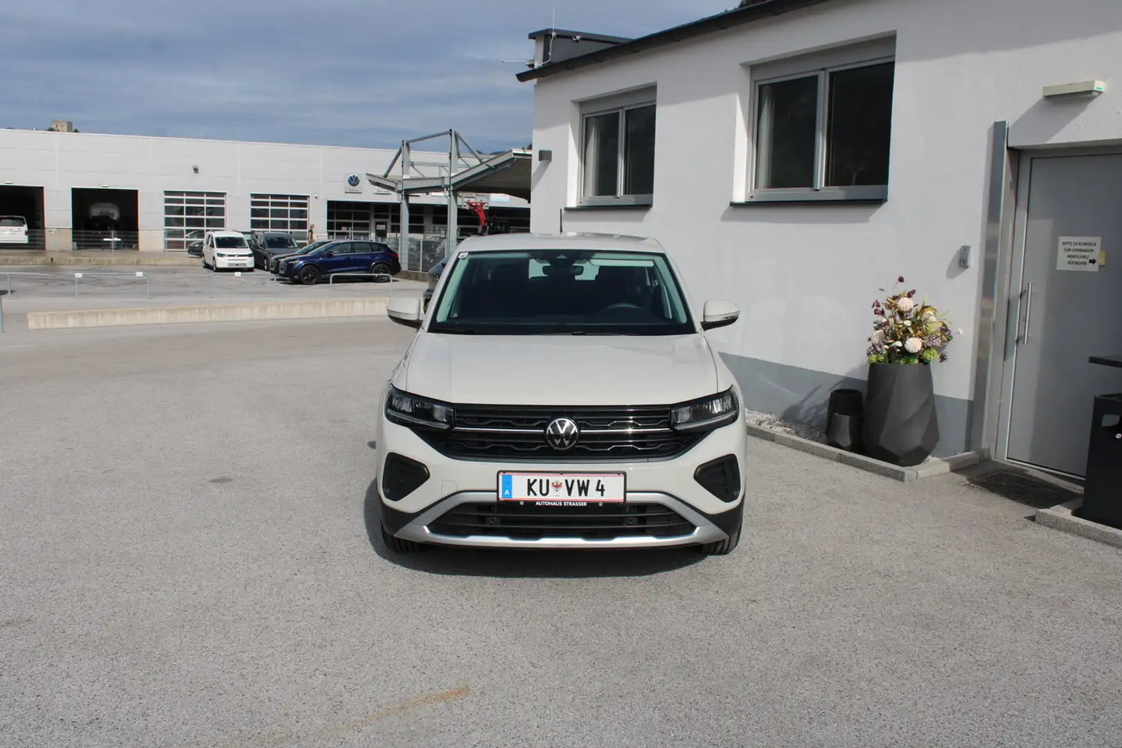 Volkswagen T-Cross 4Me TSI Grau - 2