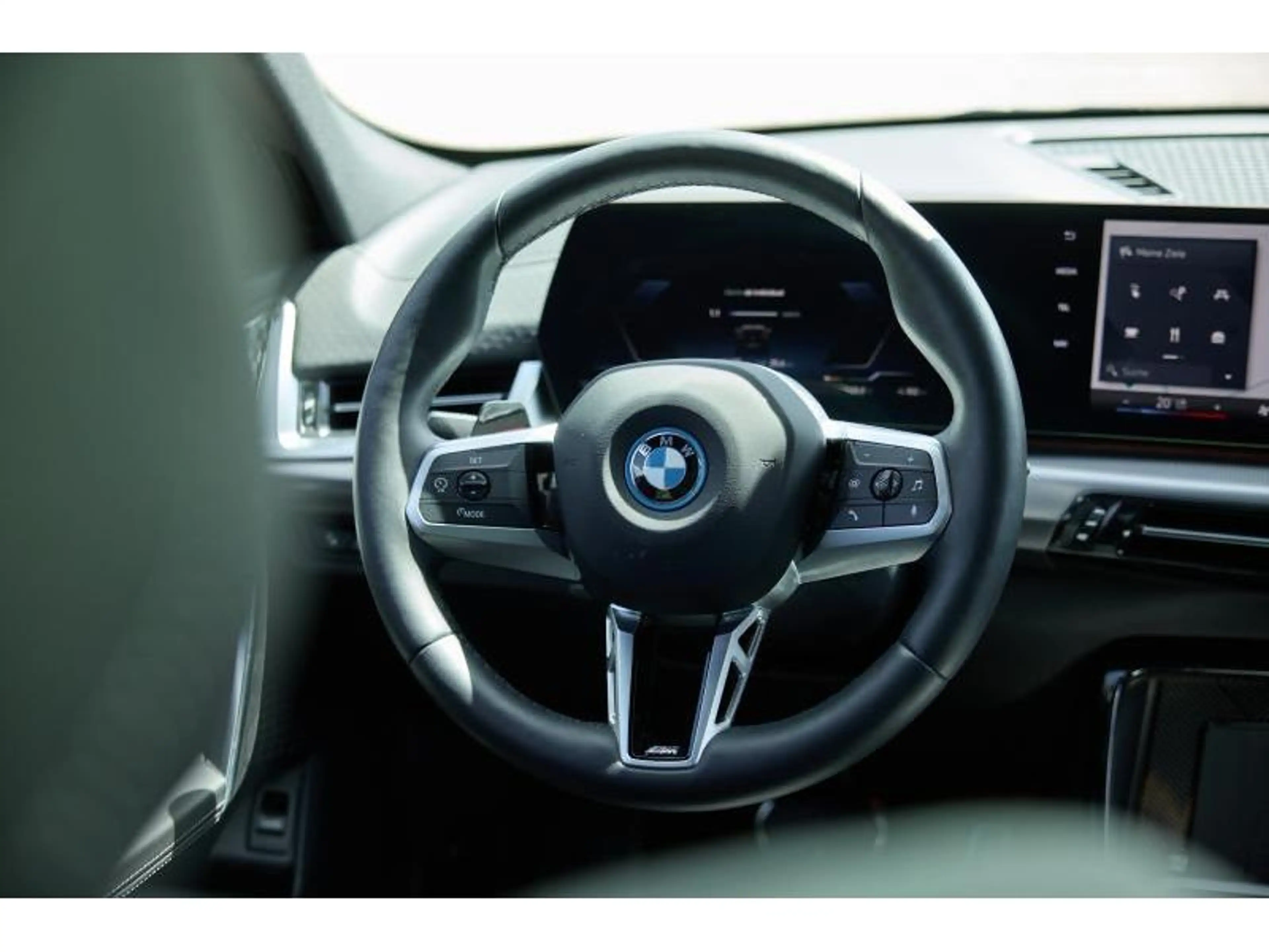 BMW iX2 iX2 eDrive20 — photo 10