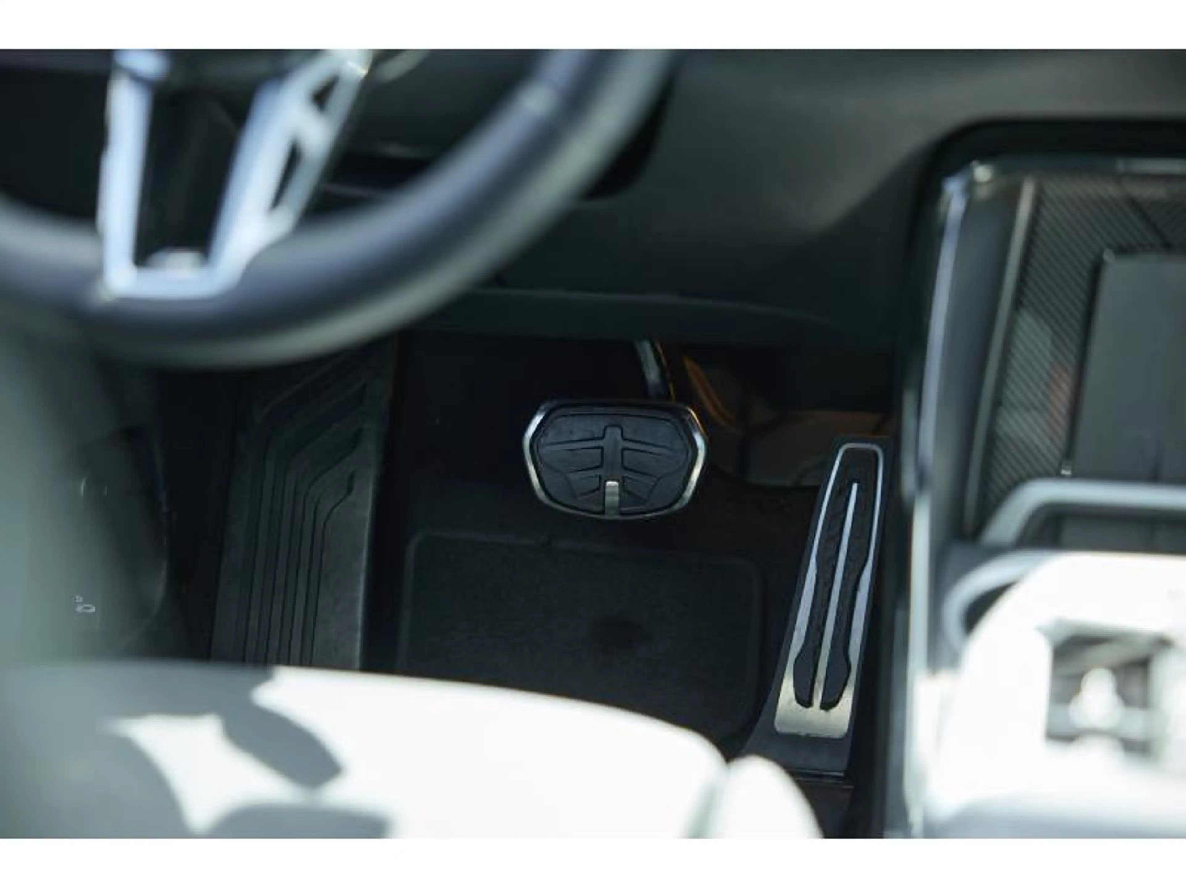 BMW iX2 iX2 eDrive20 — photo 15