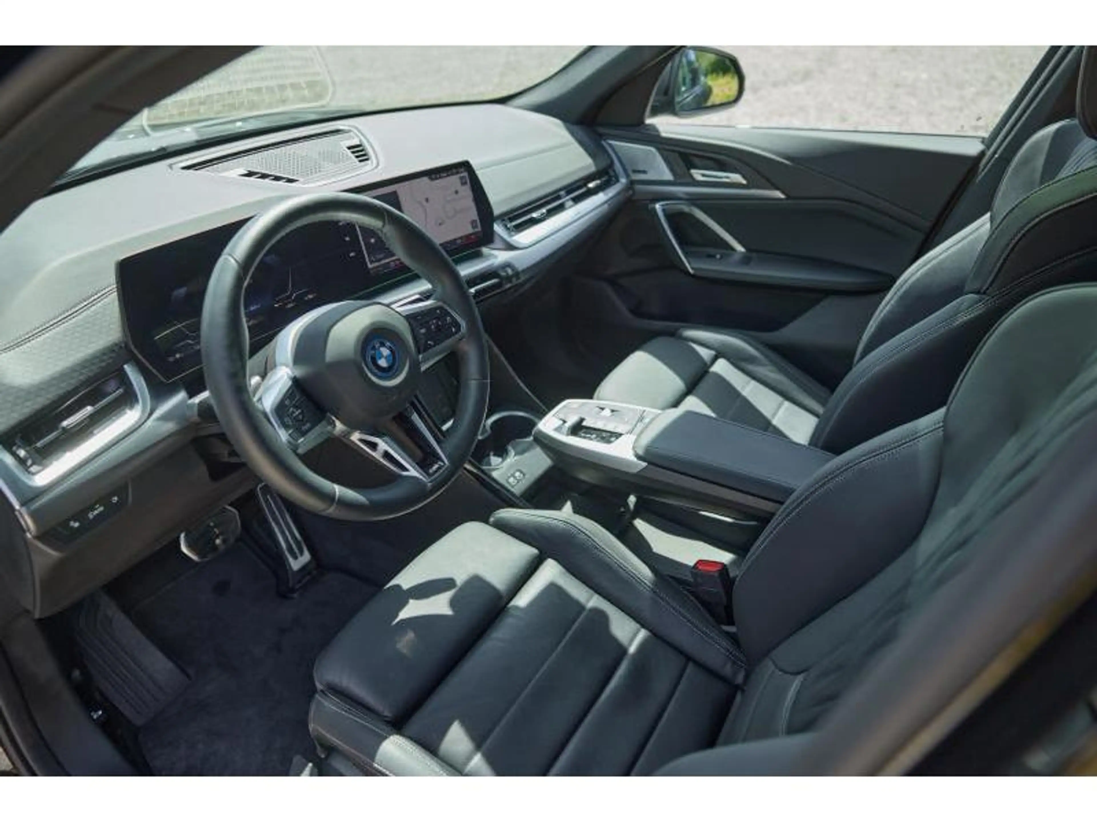 BMW iX2 iX2 eDrive20 — photo 6