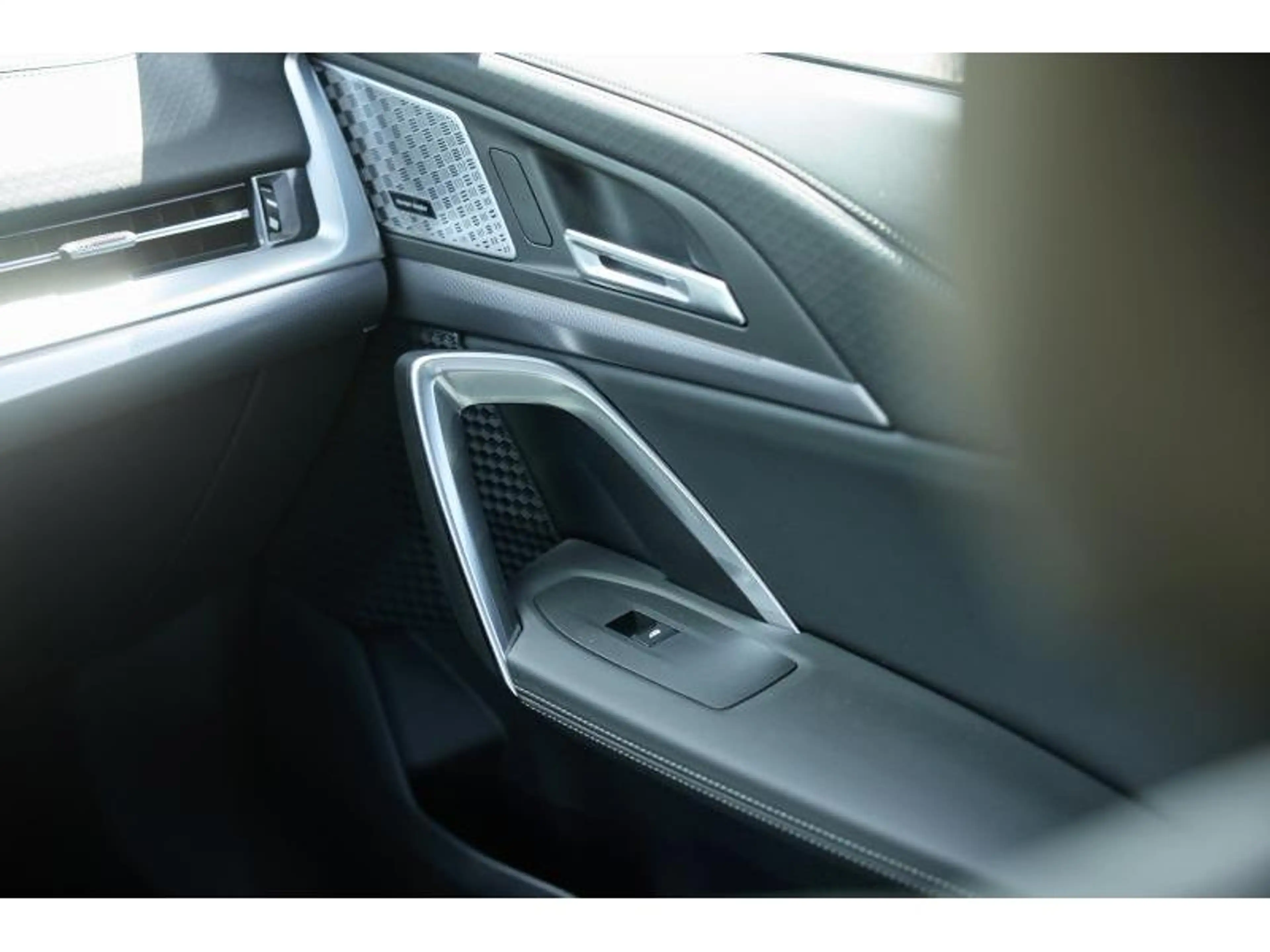 BMW iX2 iX2 eDrive20 — photo 12