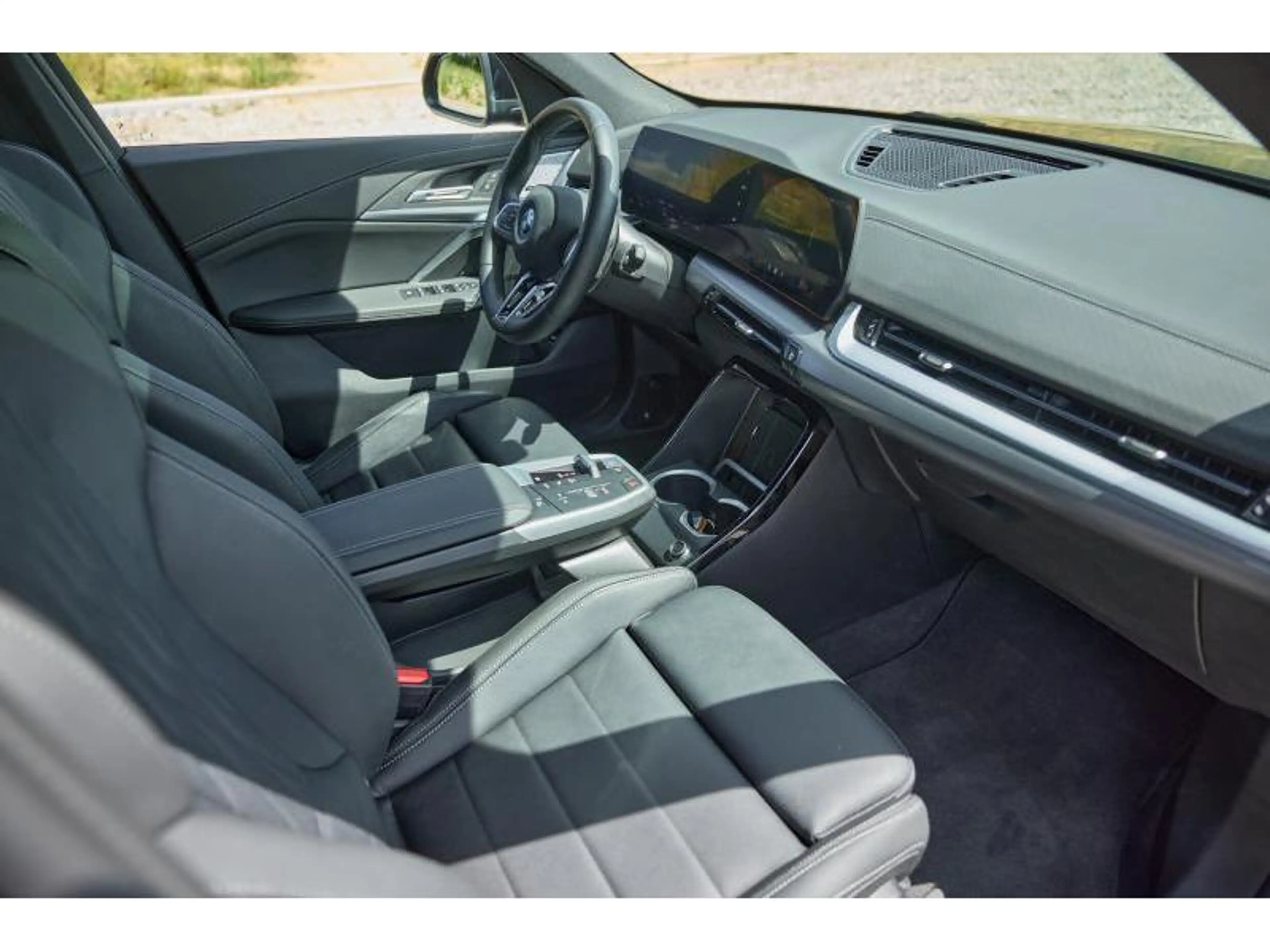 BMW iX2 iX2 eDrive20 — photo 9