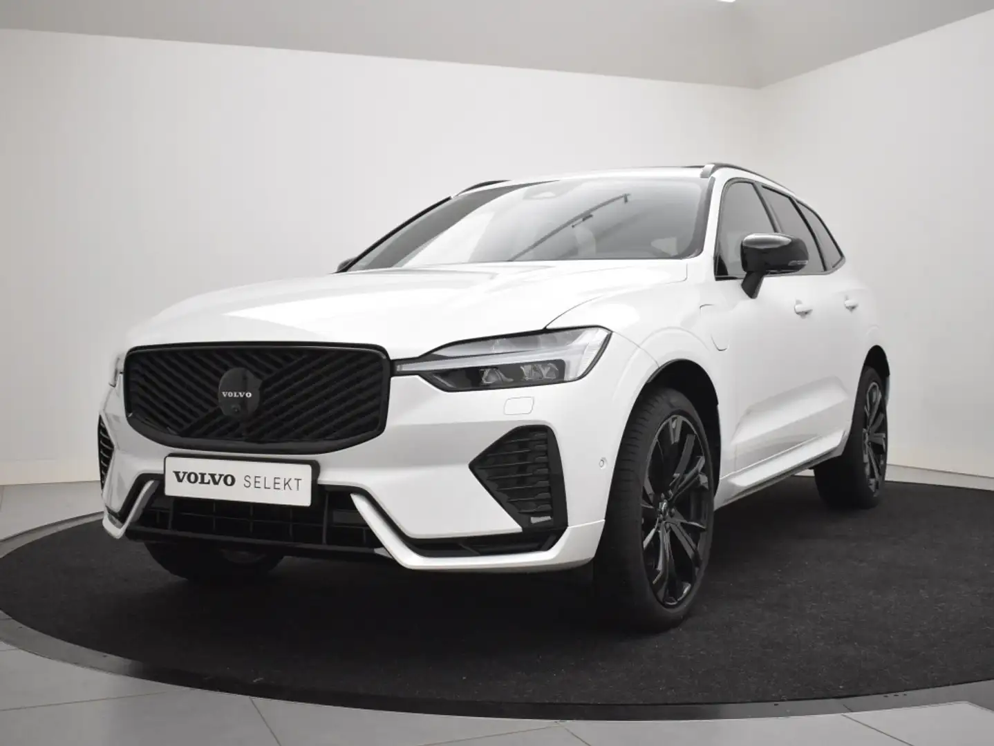 Volvo XC60 T6 PLUG-IN HYBRID PLUS BLACK EDITION *NIEUW MODEL* Blanc - 2
