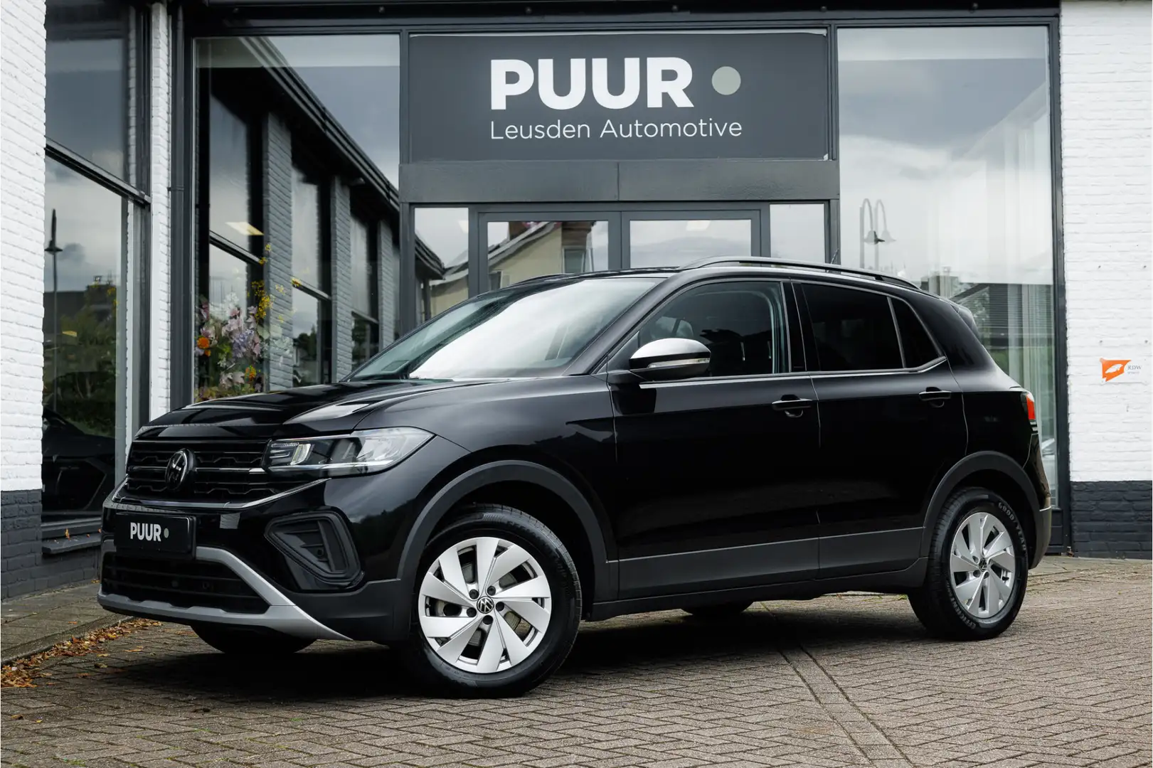 Volkswagen T-Cross 1.0 TSI Life Edition Apple Carplay - Climatronic - Schwarz - 1
