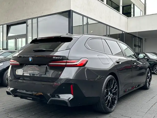 BMW 5 Series view 7
