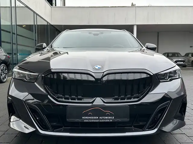 BMW 5 Series view 3
