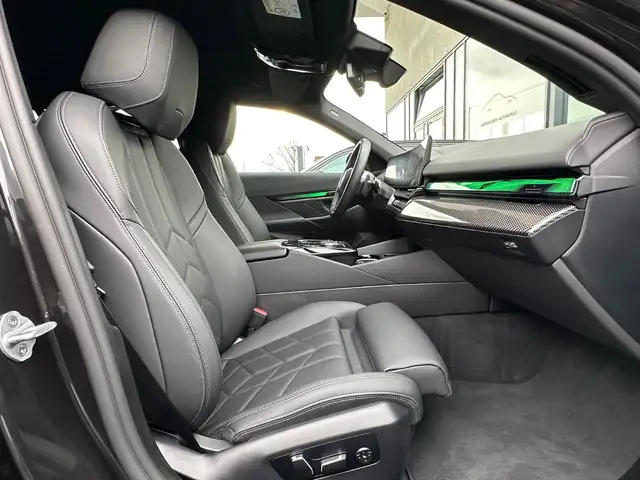 BMW 5 Series view 14