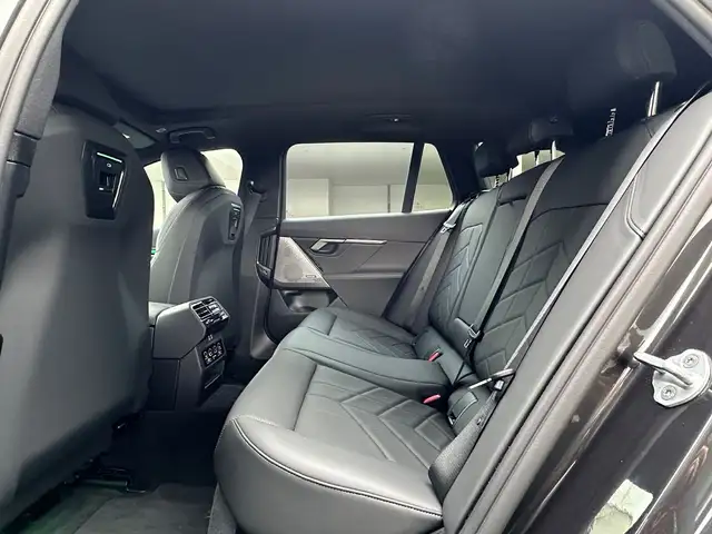 BMW 5 Series view 13
