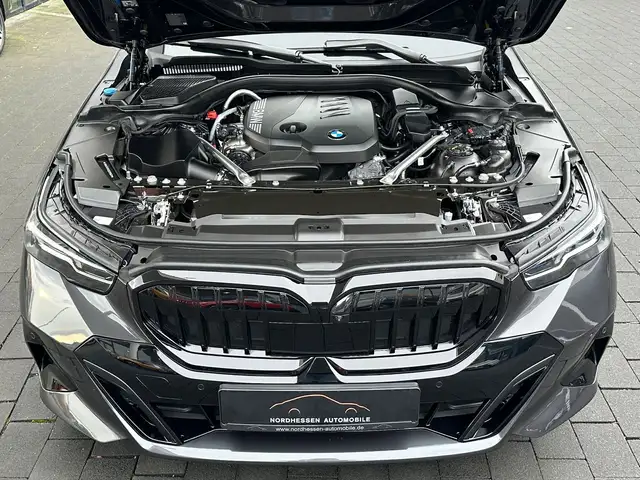 BMW 5 Series view 6