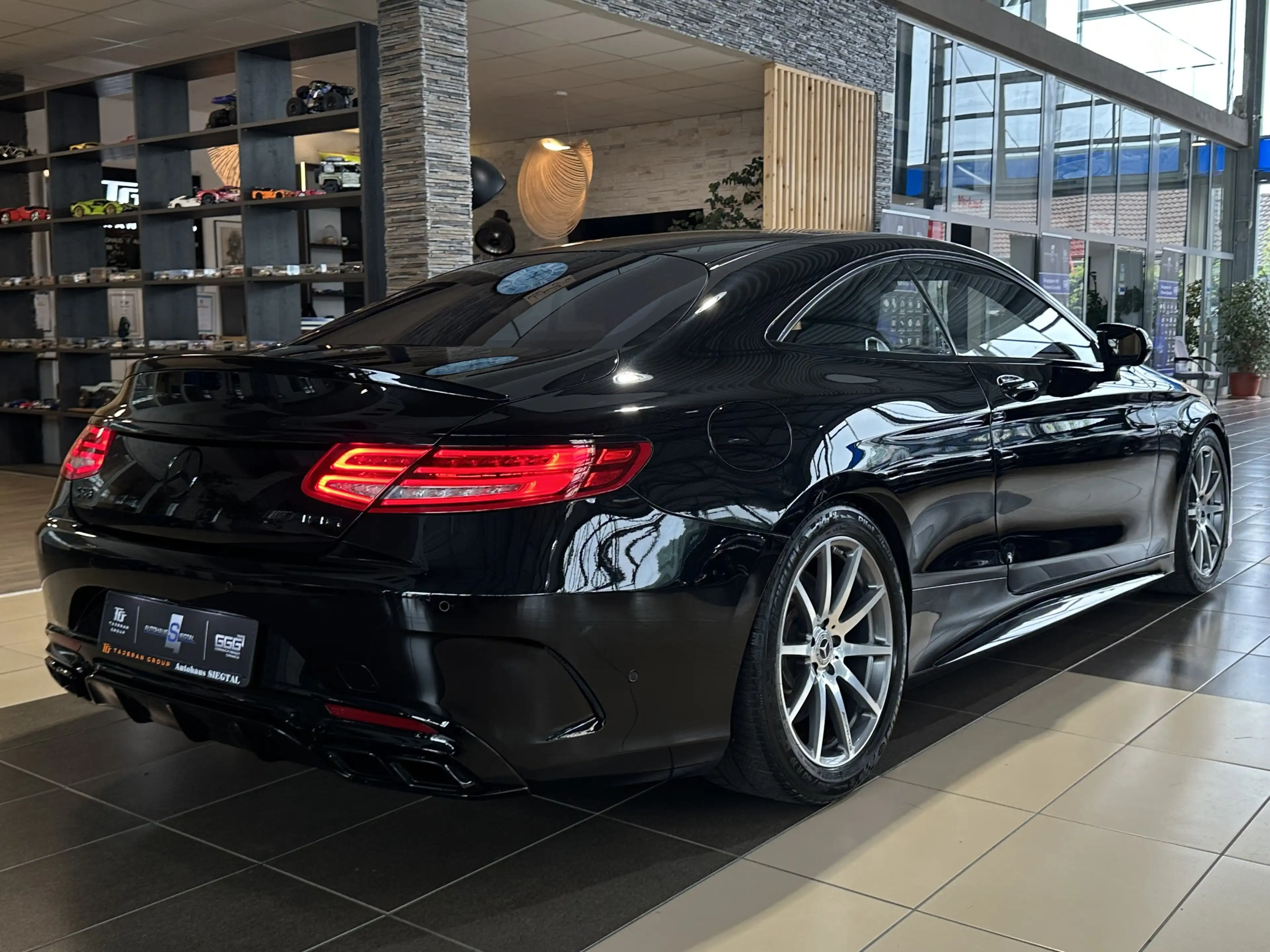 Mercedes-Benz S 63 AMG 4Matic+ Leder Pano HUD ACC Night Vision — photo 8