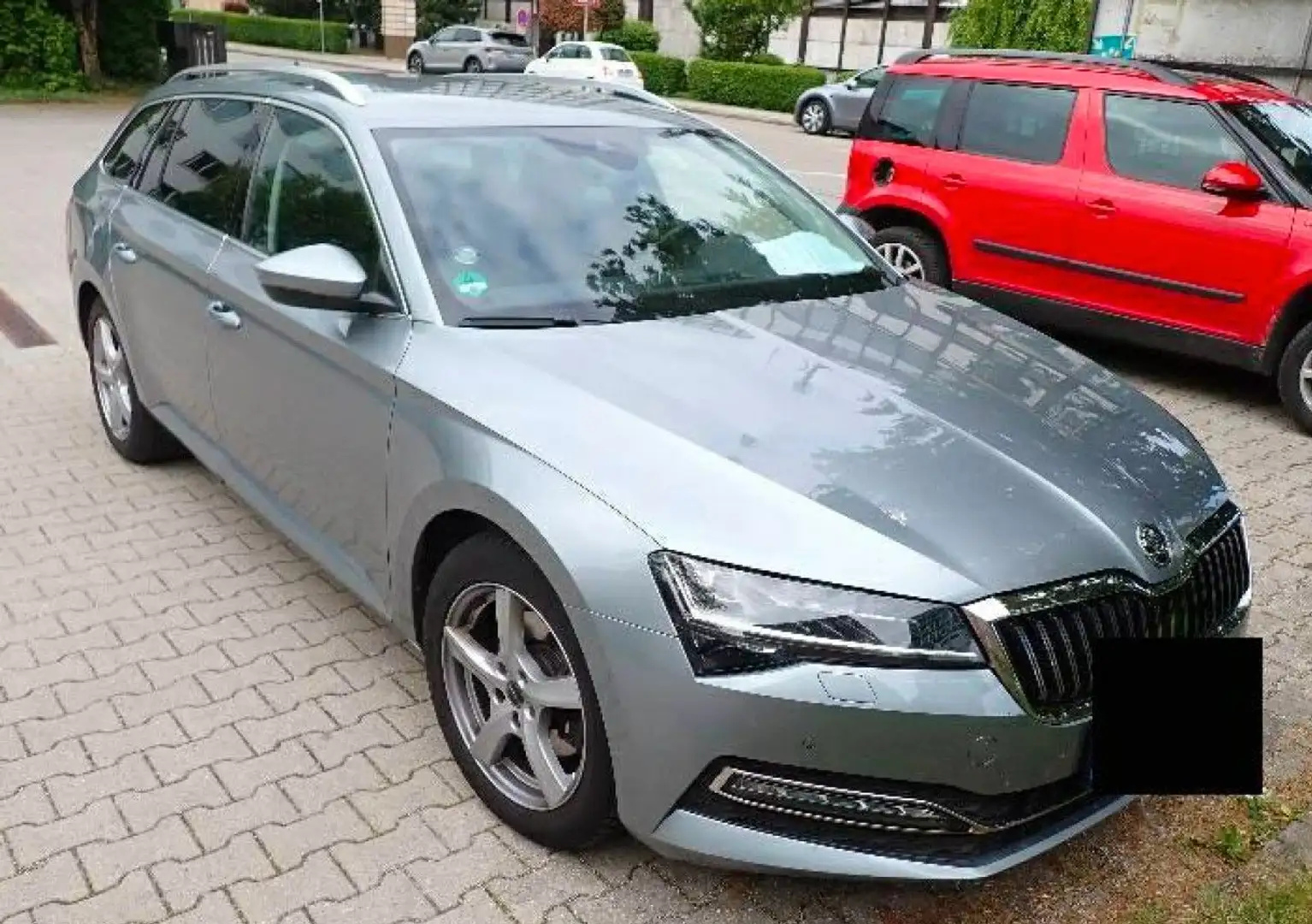 Skoda Superb Combi Premium Edition 4x4 *Leder*Standhzg Grau - 2