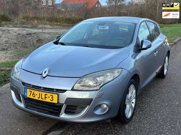 1.6 Dynamique 5-Drs ECC Audio-CD/Navigatie LMV 17"