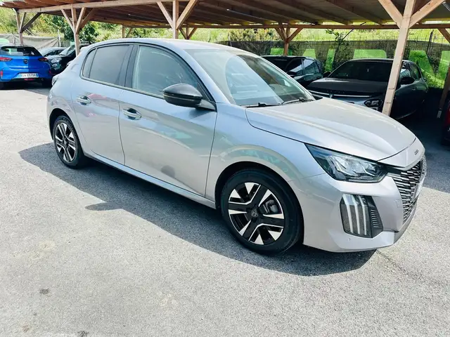Peugeot 208 view 3
