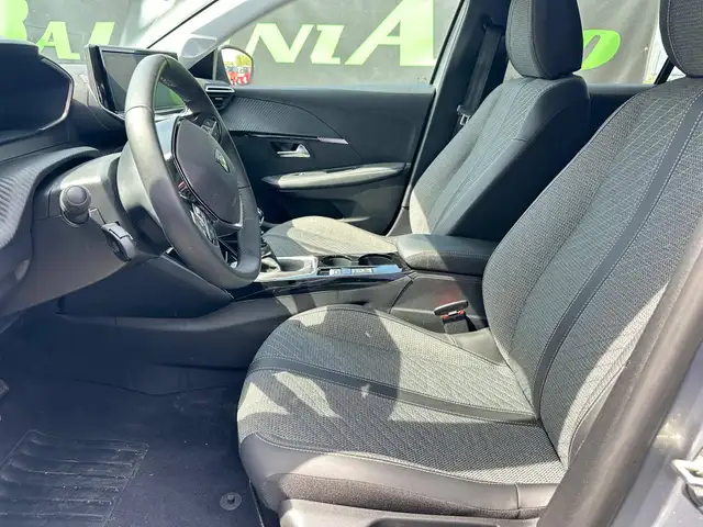 Peugeot 208 view 7